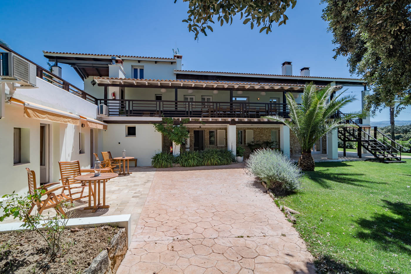 Planta inferior con 2 dormitorios (a la izquierda)